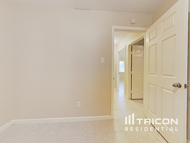 Building Photo - 3446 Edgecreek Dr