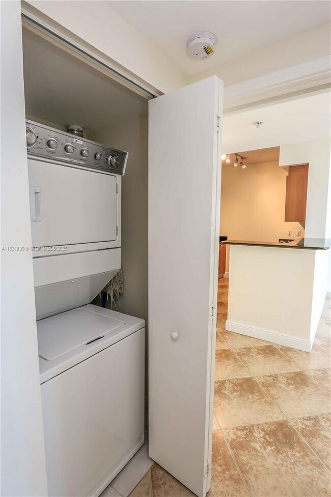 Building Photo - 335 S Biscayne Blvd