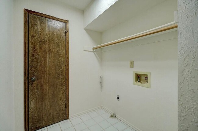 Building Photo - 631 36th Ave NW