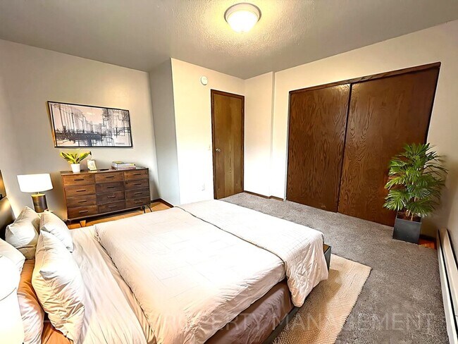 Building Photo - 2 BD - WHEN LOCATION, COMMUNITY AND PRICE MATTER...THIS IS THE PLACE FOR YOU!