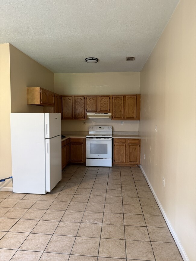 Building Photo - 604 US-221