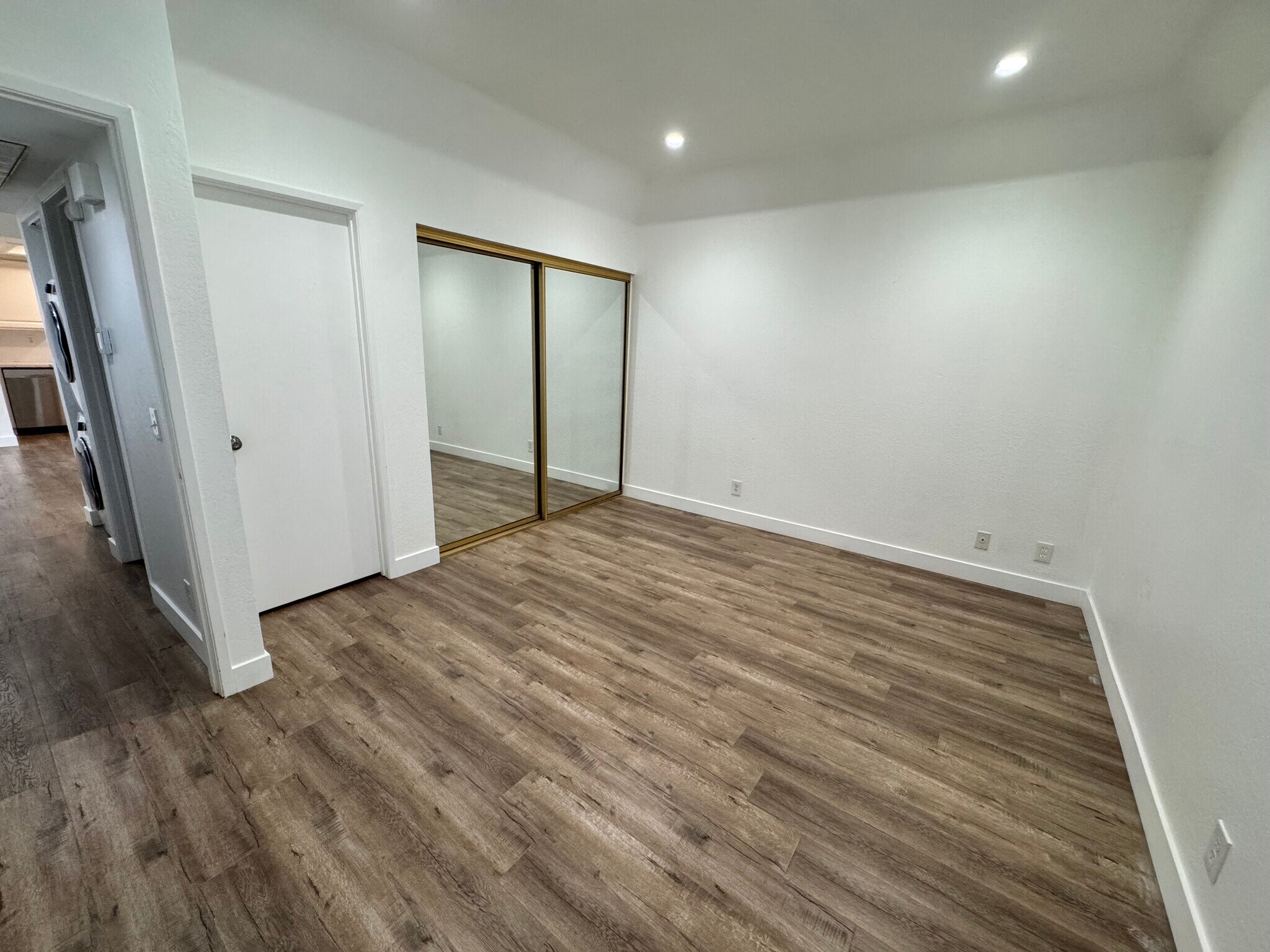 Building Photo - 22749 Lakeway Dr