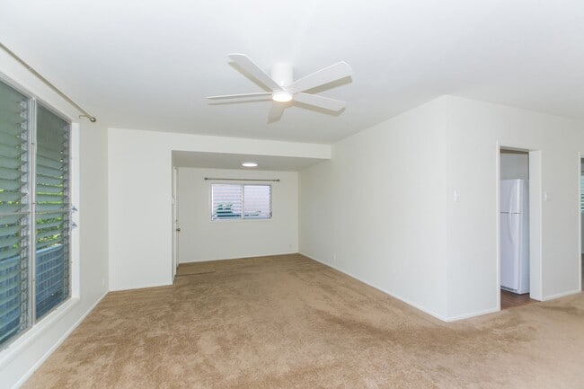 Building Photo - 4715b Kahala Ave