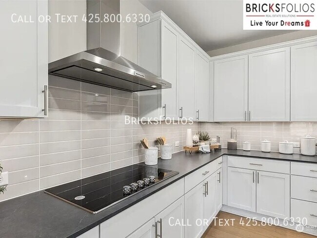 Building Photo - Spacious Living in a Picturesque Setting