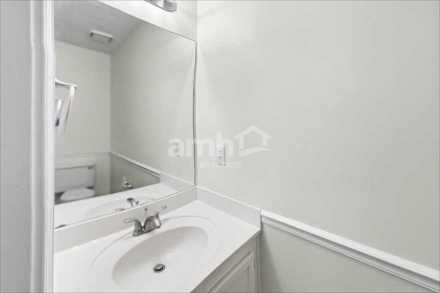 Building Photo - 999 Merrimac Way