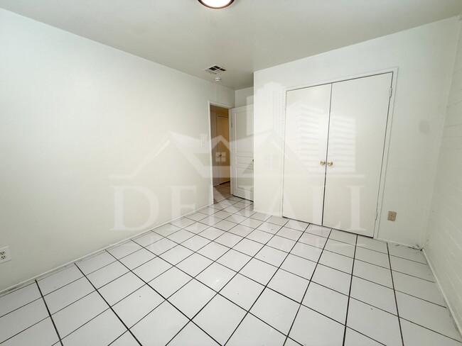 Building Photo - 7007 S 8th St