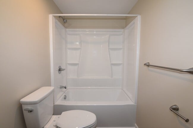 Building Photo - 6 Canterbury Ln