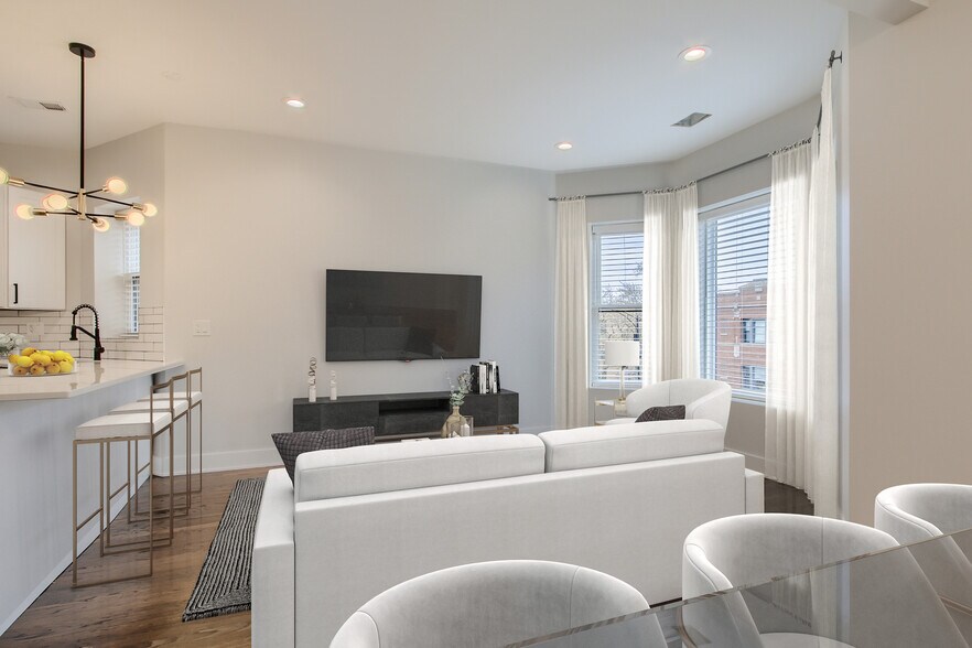 Building Photo - 1452 W Irving Park Rd