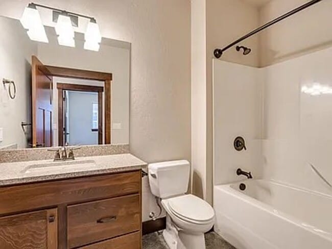 Building Photo - Sought after Dover Bay Home