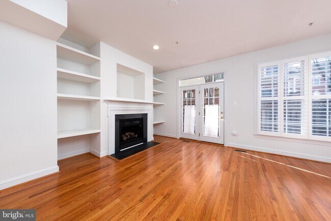 Building Photo - 1308 McLean Crest Ct