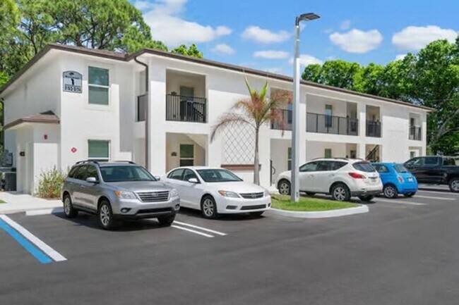 Building Photo - 3184 Oleander Ave