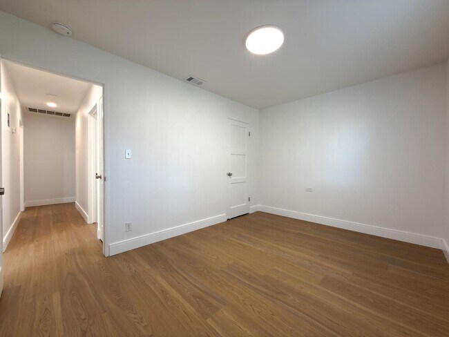 Building Photo - 15935 Paseo Largavista