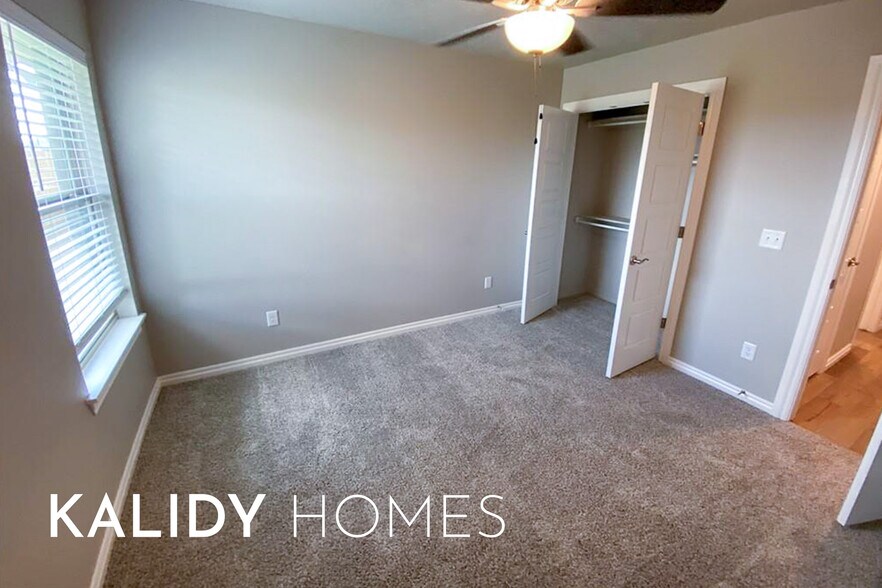 Building Photo - 12500 Elba Dr