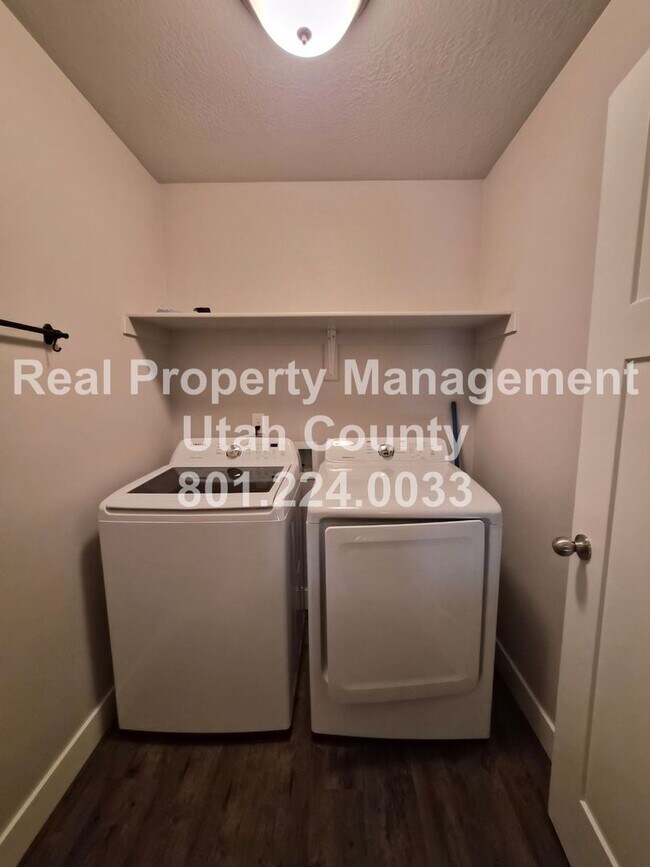 Building Photo - Townhome in Eagle Mountain