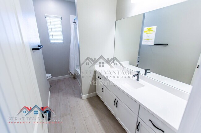 Building Photo - 15075 W McKinley St