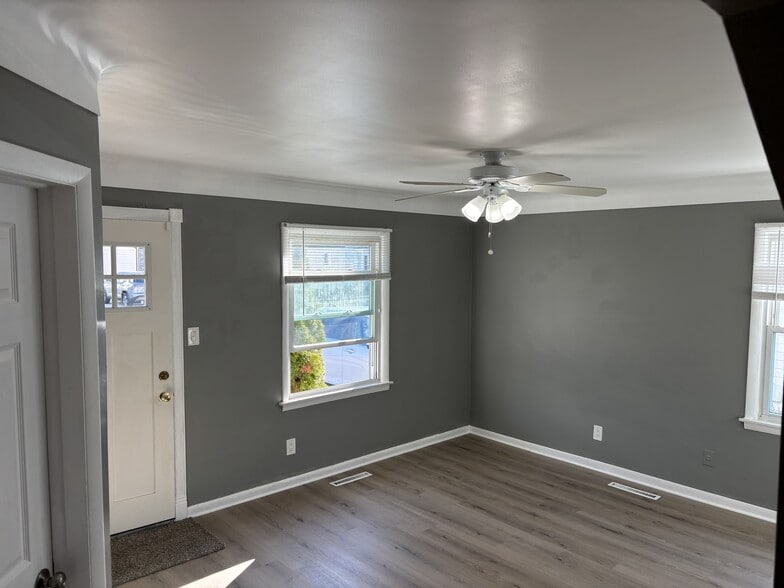 Building Photo - 19029 Victor St