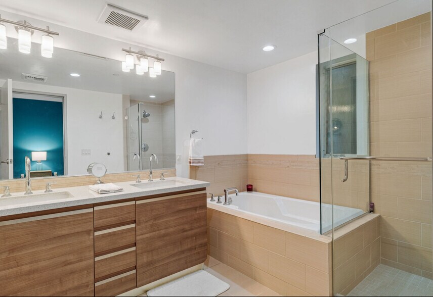 Building Photo - 3119 Via Dolce