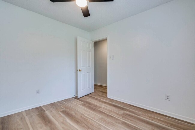Building Photo - 1306 Glenda Dr
