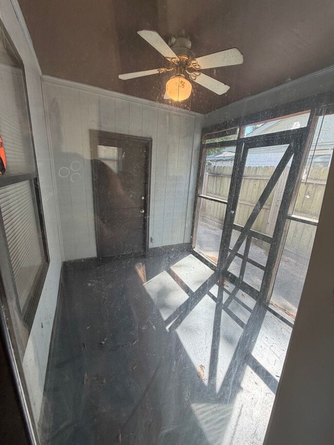 Building Photo - 232 Miami St