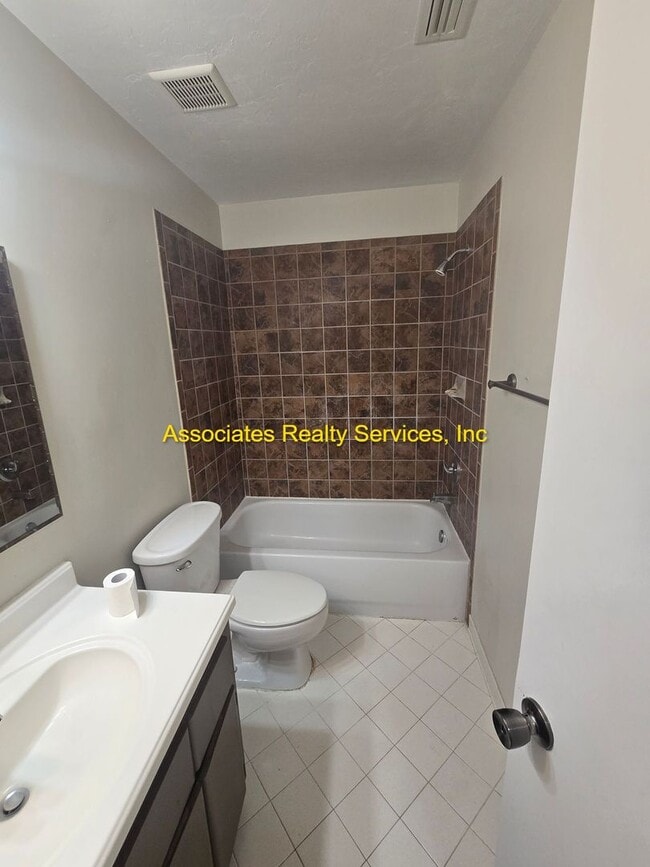 Building Photo - Turkey Creek Condo- Three Bedroom, Two Bath 1840 sf