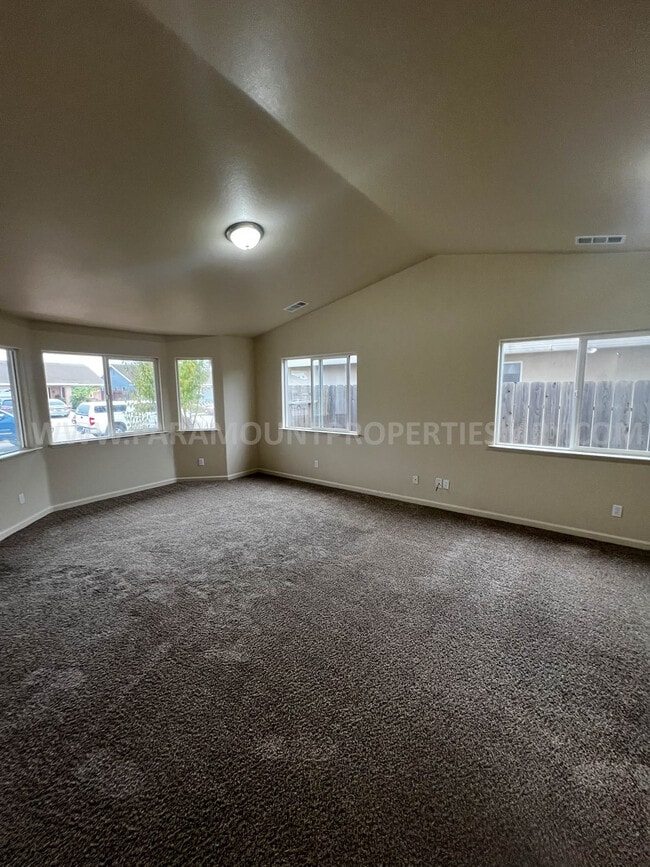 Building Photo - 585 Viejo Gabriel