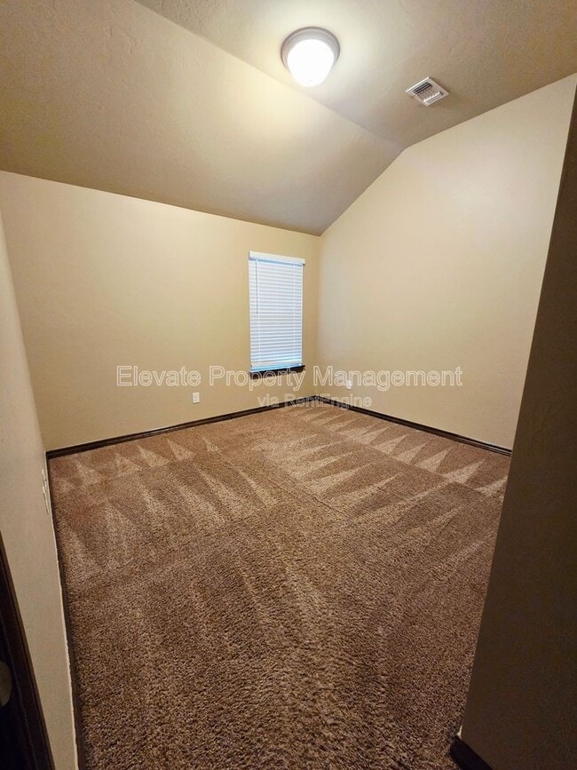 Building Photo - 2302 Kintyre Rd