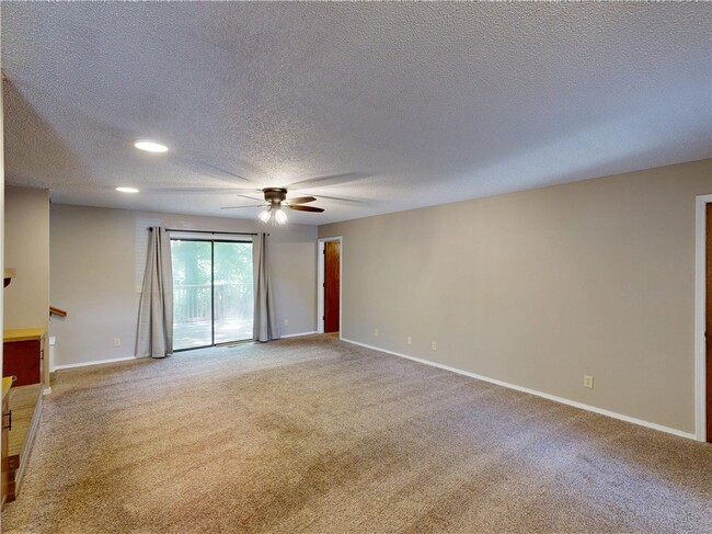 Building Photo - 1275 N Gregg Ave