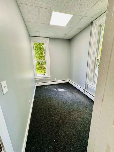 Building Photo - 14 Willow St