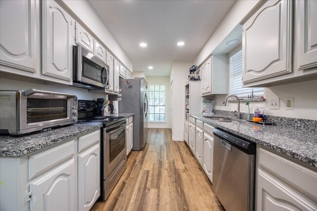 Building Photo - 1405 Ivywood Dr