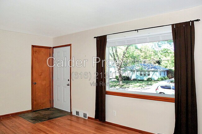 Building Photo - 1317 Herrick Ave NE