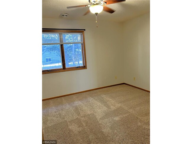 Building Photo - 831 Highview Dr