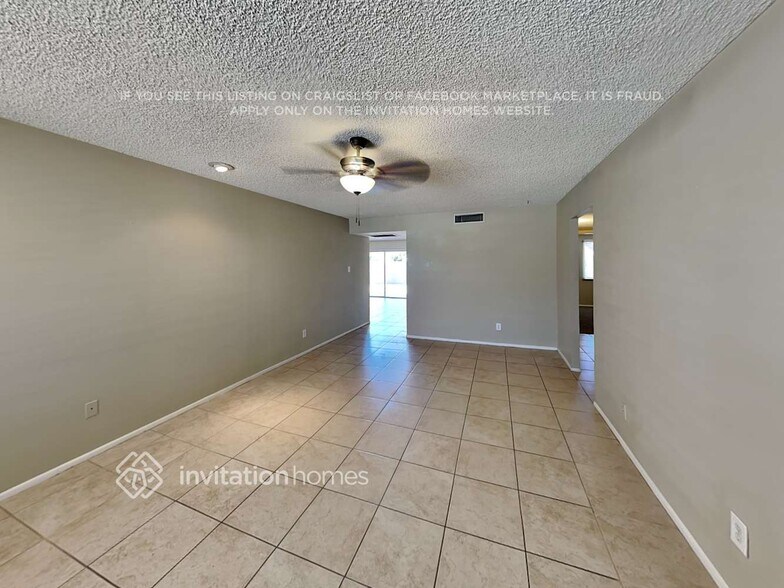Building Photo - 3821 W Altadena Ave