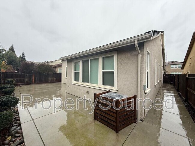 Building Photo - 3832 Lookout Dr