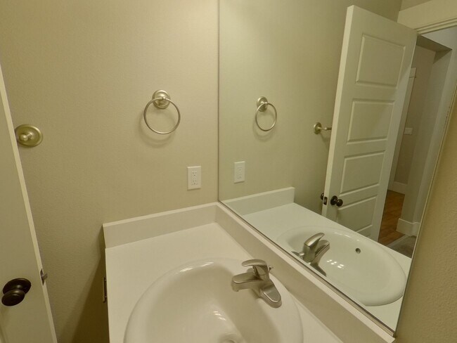 Building Photo - Lovely Remodeled 5 Bedroom Home