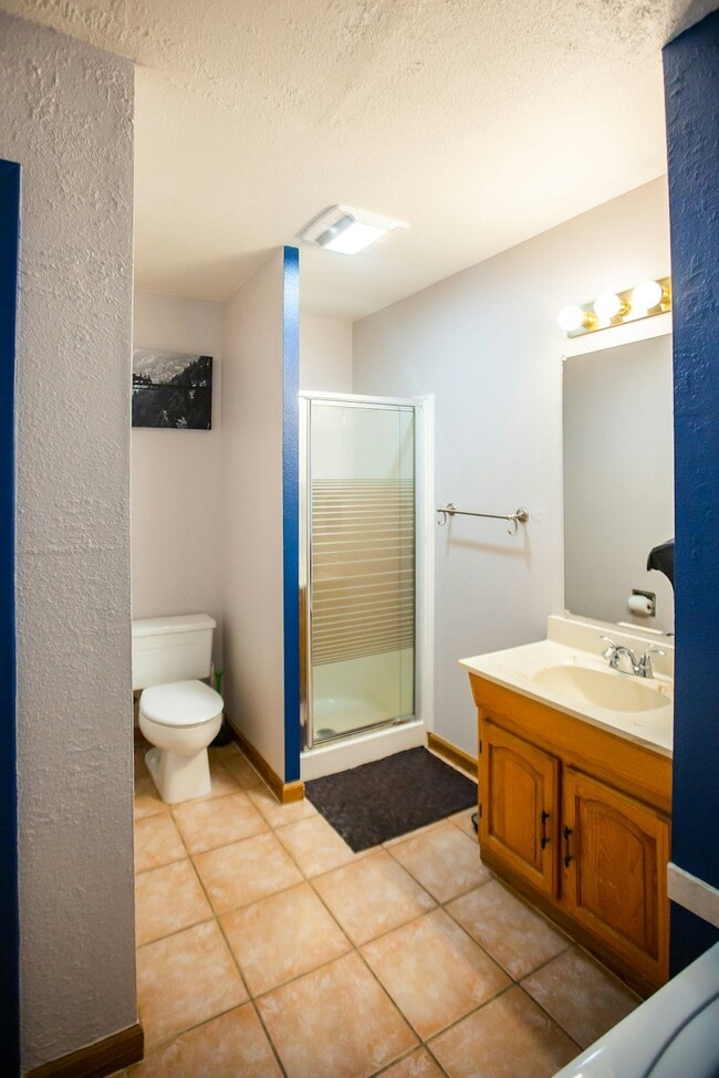 Building Photo - 706 E Stuart St