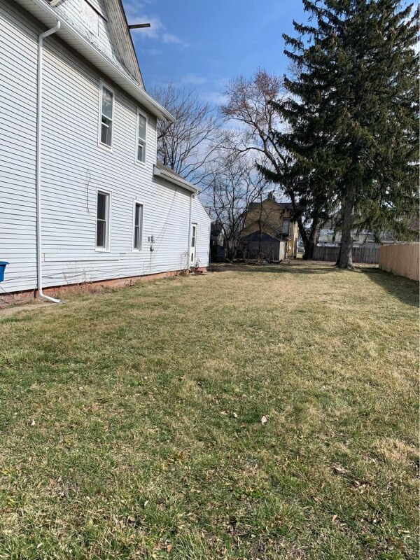 Building Photo - 333 Chapin St