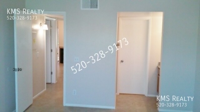 Building Photo - 5654 S Wood Crest Dr