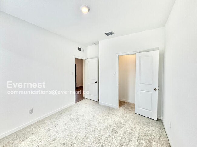 Building Photo - 1353 Rockwell Dr