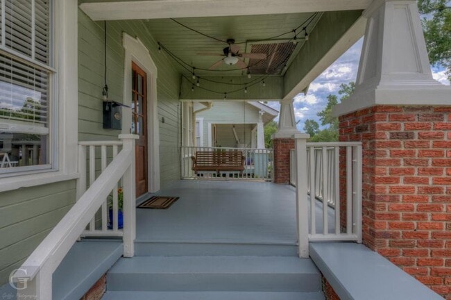 Building Photo - 818 Elmwood St