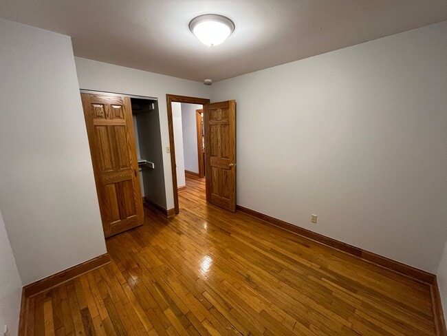 Building Photo - **RIVERFRONT 4-BEDROOM/2-BATH WITH 4-CAR GARAGE, FULL BASEMENT!!**