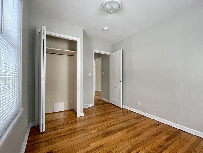 Building Photo - Cute 2 Bedroom Bungalow