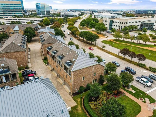 Building Photo - 7915 Parkwood Blvd