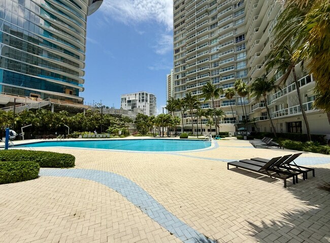 Building Photo - 2451 Brickell Ave