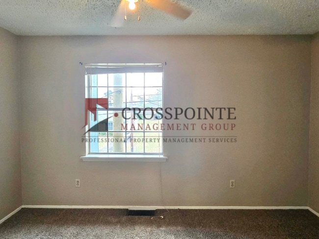 Building Photo - Tour Today! 2/1.5 Townhome in Longview