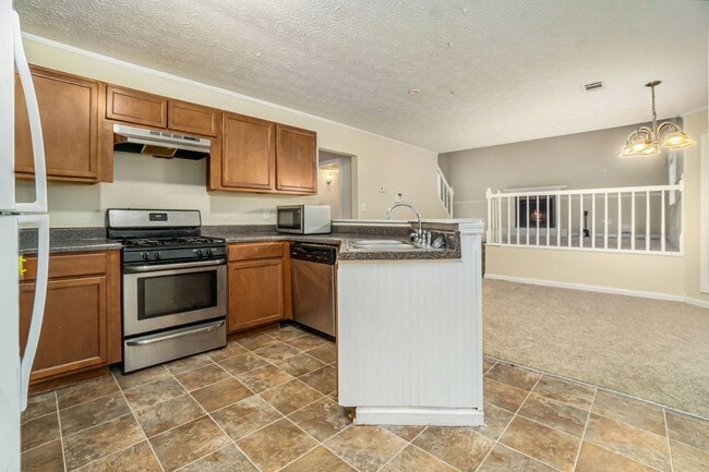 Building Photo - 3 Bedroom 2 Bath in Stone Mountain