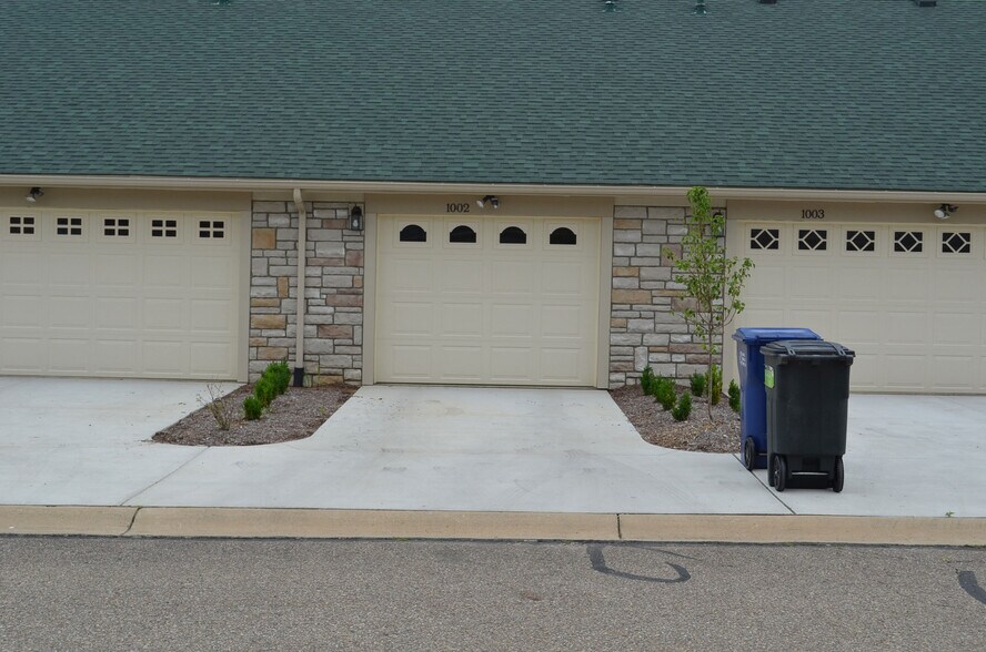Building Photo - 1002 Altamonte Dr