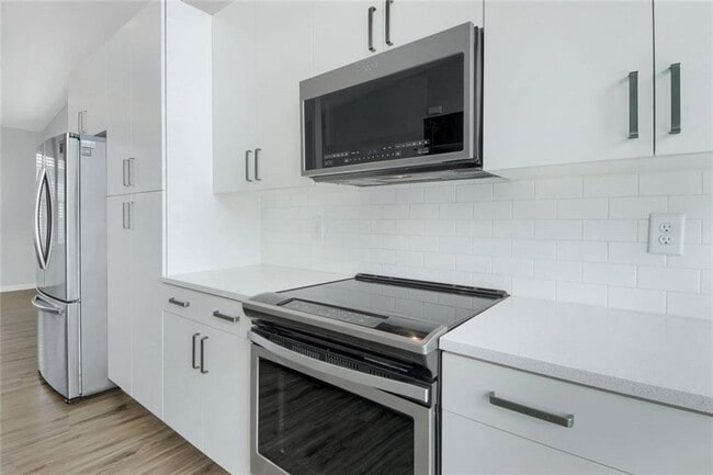 Building Photo - 900 Brees Ct