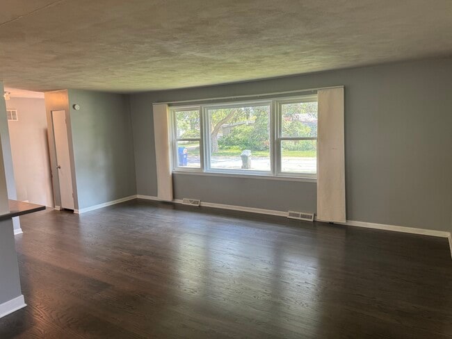Building Photo - 109 Sandalwood Dr