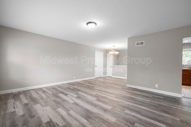 Building Photo - 438 Bush Dr