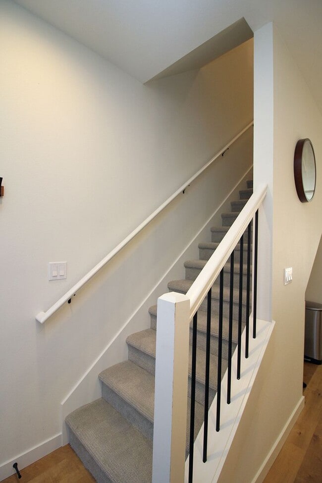 Building Photo - 5723 S Kelly Ave